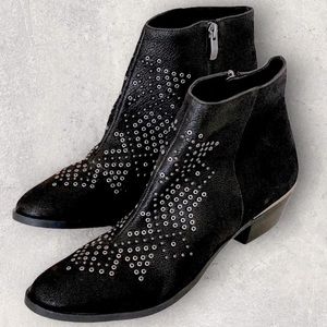 VINCE CAMUTO Black Grommet Bootie NWOT